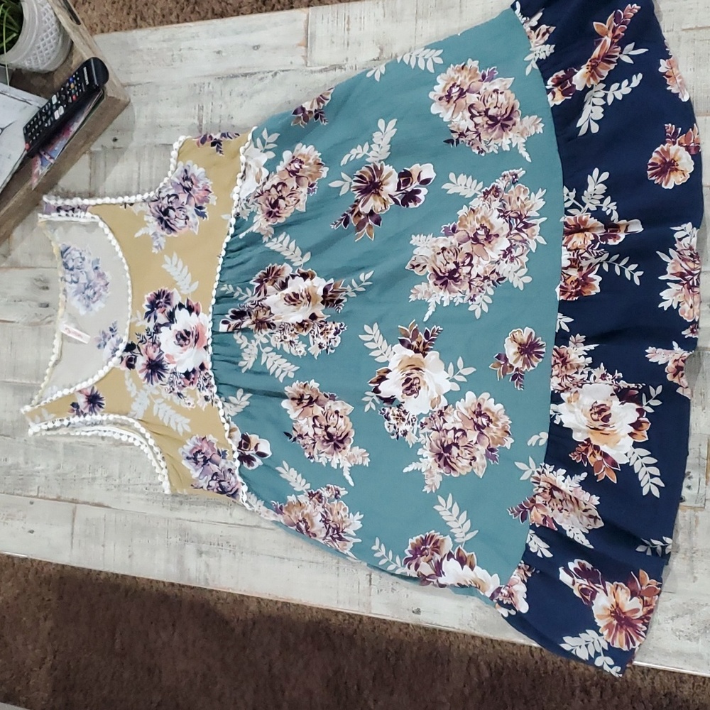 Sleeveless floral dress size M